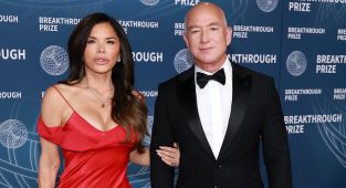 Zuckerberg, Gates, Bezos and Murdoch at 11th Breakthrough Prize awards
