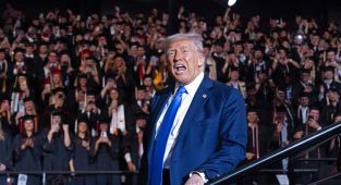 AI-generated image of Trump as pope is the latest White House controversy