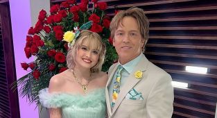 Anna Nicole Smith's daughter Dannielynn, 18, stuns in mom's jewelry