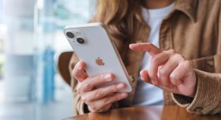 Apple issues warning to all 1.8b iPhone users over security threat