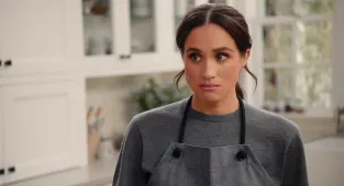 Beware Meghan's kiss of death! Political insiders' warning to Kamala