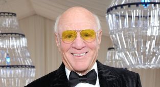 Billionaire Barry Diller names his secret gay lovers