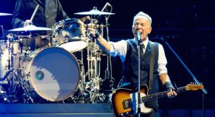 Bruce Springsteen says Trump is 'unfit' and 'incompetent' in remarks during UK show