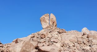 Clues point to true site where Moses received the Ten Commandments