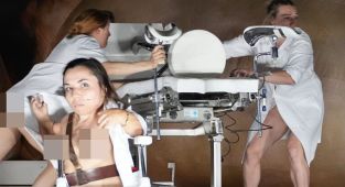 Controversial new play features live sex acts and naked dwarf Nazi