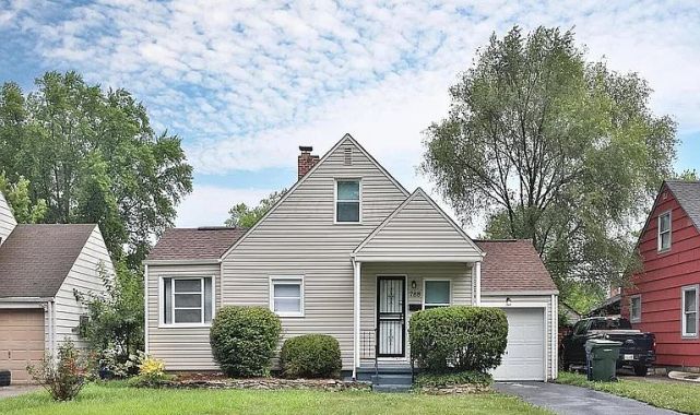 Cute Cape Cod style homes cost under $250k in Midwestern city