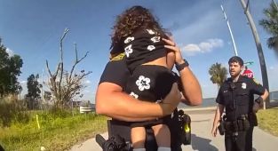 Dad screams for help as adorable little boy chokes on healthy snack