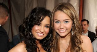 Demi Lovato fans spot similarity between her and Miley Cyrus' weddings