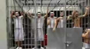 Deported 'Tren de Aragua gangsters' scream inside El Salvador prison