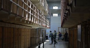 Donald Trump promises to reopen Alcatraz