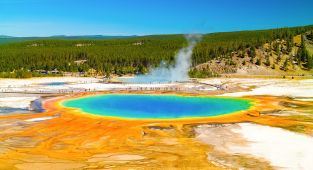 Earthquake rocks city near supervolcano as fears of eruption return