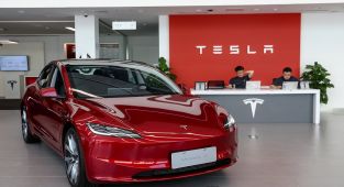 Elon Musk's shock Trump donations move as Tesla boss backs away