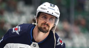 Emotional moment hockey player scores after huge personal tragedy