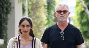 Eric Dane steps out with younger actress following ALS diagnosis