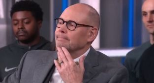 Ernie Johnson holds back tears as he reveals death of 'Inside' member