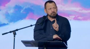 Evangelical Trump-ally issues chilling prophecy about America's future