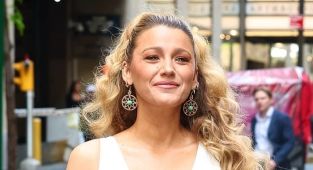 Fans spot odd detail as Blake Lively breaks silence on 'intense' year