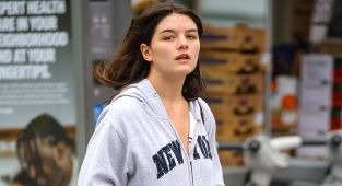 Fans verdict on who Suri Cruise, 19, most looks like between parents