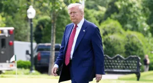 Federal appeals court temporarily reinstates Trump tariffs