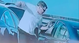 Former federal prosecutor who stabbed driver reveals bizarre defense