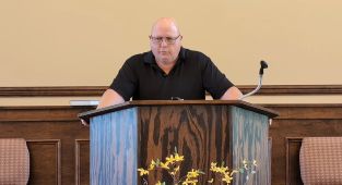 Fugitive pastor and wife caught at famous southern tourist hot spot