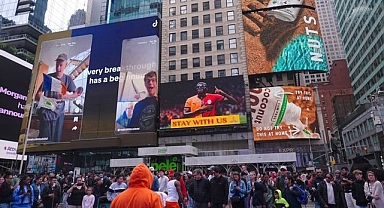 Galatasaray taraftarından New York’ta ‘Bizimle Kal’ çağrısı