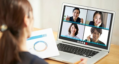 Google Meet’e gerçek zamanlı sesli çeviri özelliği geldi: Dil engelleri kalkıyor