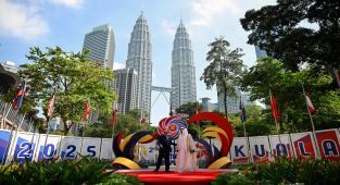 Gulf states, China take centre stage at summit of Southeast Asian nations