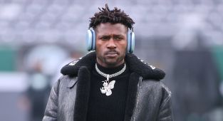 Gun-wielding ex-NFL star 'fights off attackers' in wild brawl