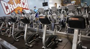 Gym-goer claims he was kicked out of Crunch Fitness for wearing hat