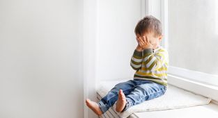 Habit most parents do is destroying children's brains, study suggests