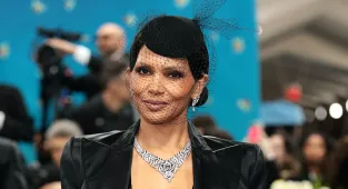 Halle Berry criticized for promoting sex shop item while NAKED in bed
