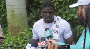 How Tyreek Hill is tackling off-field woes amid divorce dispute