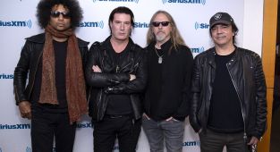 Iconic 90s rock band cancels tour as drummer suffers medical emergency