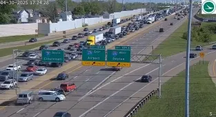 Idiot minivan driver misses exit and causes huge pile-up