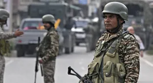 Indian warships advance closer to key Pakistani port of Karachi