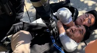 Instant karma as 'thief' tackled by tourist who puts him in chokehold