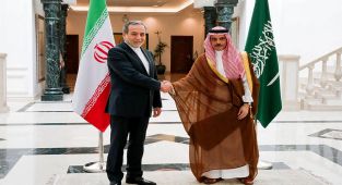 Iran’s FM visits Saudi Arabia, Qatar before nuclear talks with US in Oman