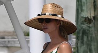 Ivanka Trump flaunts her trim pins as she soaks up the sun