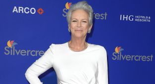 Jamie Lee Curtis makes emotional plea to Mark Zuckerberg