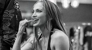 Jennifer Lopez flashes new bruise during AMAs rehearsal