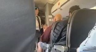 John Fetterman explodes at pilot over seat belt in resurfaced video