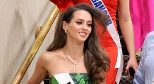 Jordon Hudson smiles for pageant after Bill Belichick accusations