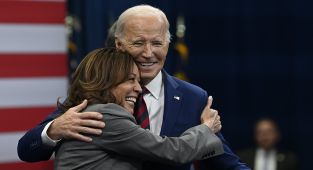 Kamala attempts to bury the hatchet with the Bidens… via X