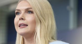 Karoline Leavitt hits back over Trump's Air Force One gift from Qatar