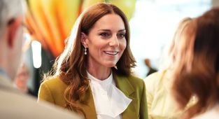 Kate's show of support for Victoria! Princess opts for a Beckham suit