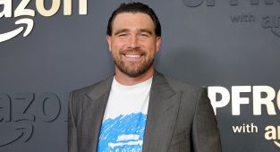 Kelce shows off slick hairstyle as he steps out in NYC without Taylor