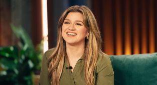 Kelly Clarkson leaves colleagues 'heartbroken' after fight with HR