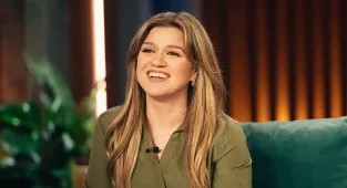 Kelly Clarkson leaves colleagues 'heartbroken' after fight with HR