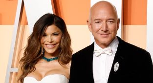 Lauren Sanchez and Jeff Bezos hired big stars to sing at wedding